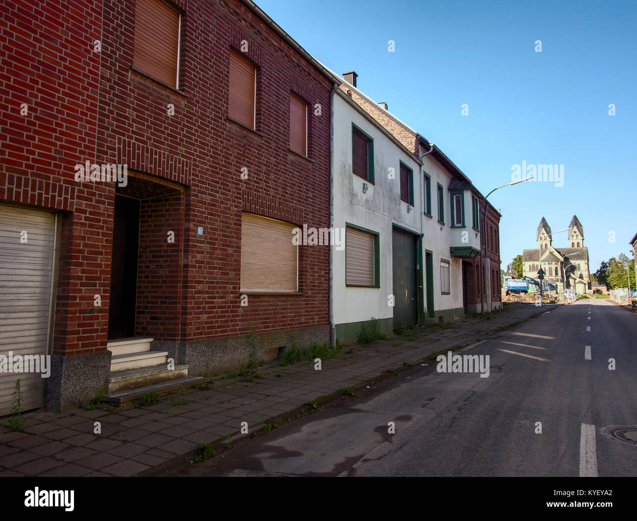 Ein historisches Foto der Pescherstraße in Immerath, Erkelenz, das die Straßenszene aus der Vergangenheit zeigt. Stockfoto
