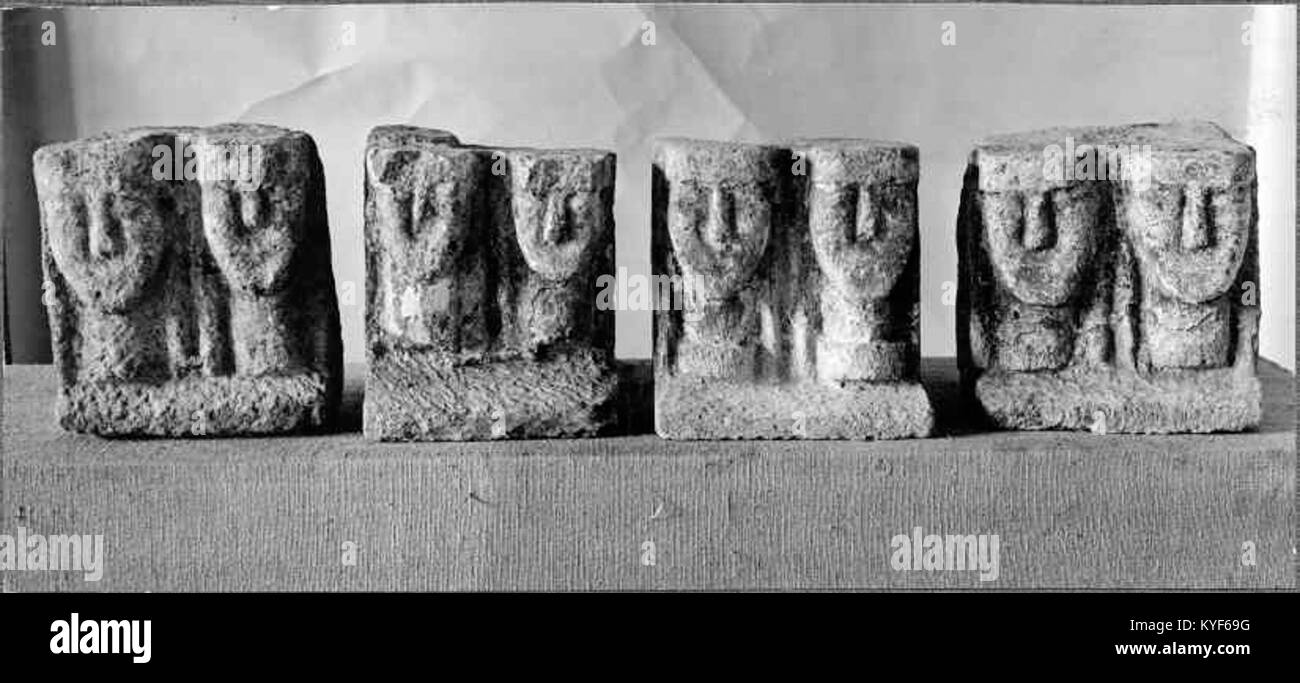 Die Kathedrale von Växjö in Växjö, Schweden, ist eine historische Kirche, deren Ursprünge bis ins 12. Jahrhundert zurückreichen. Das heutige Gebäude enthält Elemente aus verschiedenen Epochen, darunter einen Chor aus dem 13. Jahrhundert und einen Turm aus dem 15. Jahrhundert. Die Kathedrale hat eine Hallenkirche mit einem Kirchenschiff und gleichhohen Gängen. Zu den bemerkenswerten Elementen im Inneren gehören mittelalterliche Gewölbe, Buntglasfenster und ein Altar aus dem 20. Jahrhundert. In der Kathedrale befinden sich auch ein Carillon und mehrere Orgeln. Stockfoto