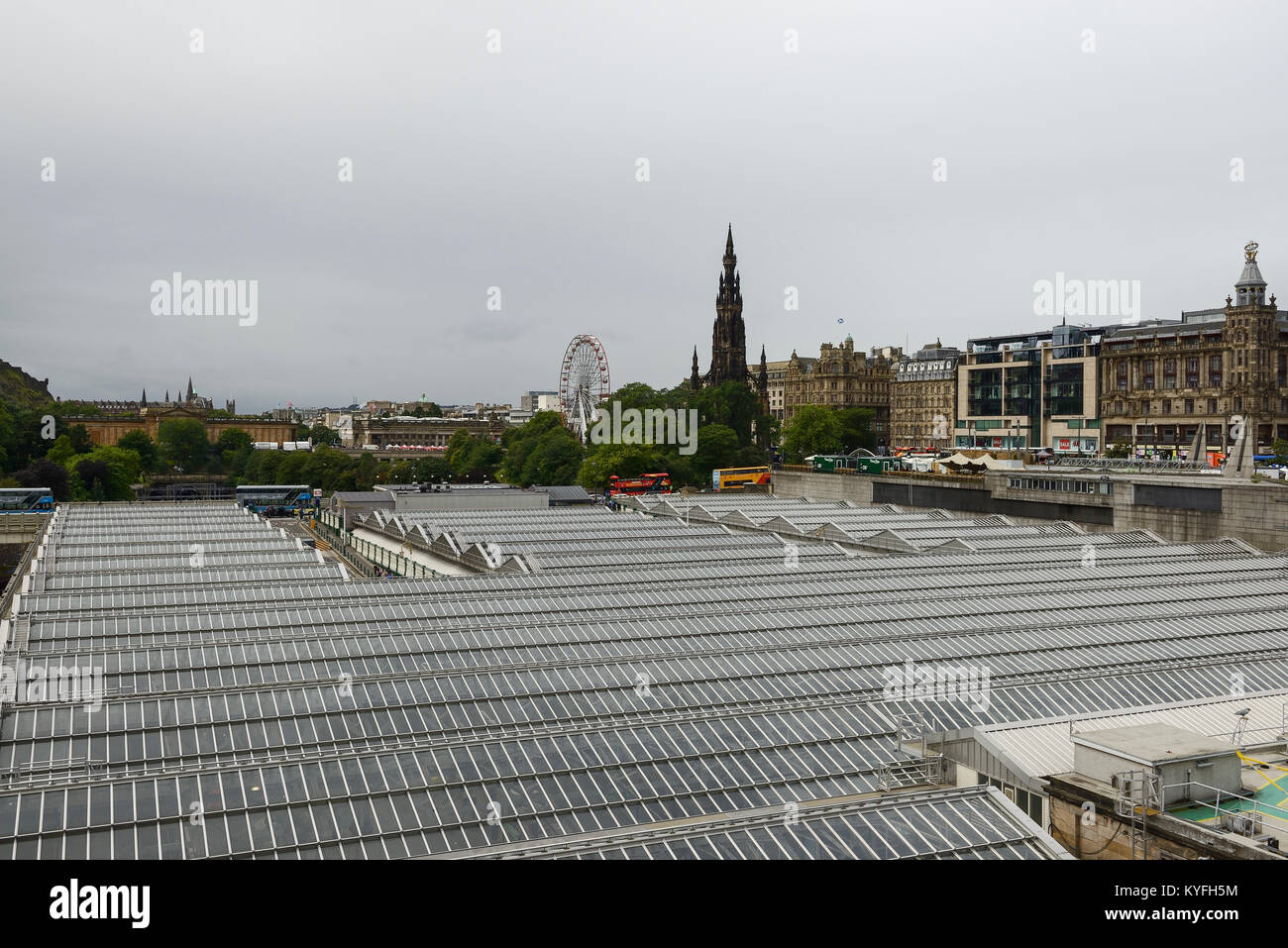 Das dach der Bahnhof Edinburgh Waverley von North Bridge Stockfoto