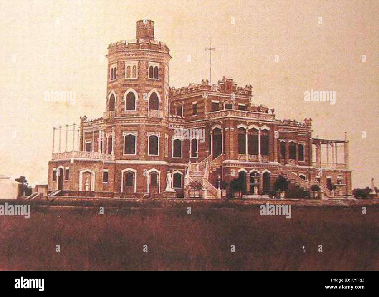 Der Windsor-Palast in Pathum Wan, Bangkok, Thailand, wurde 1881 von König Chulalongkorn als Residenz für Kronprinz Vajirunhis in Auftrag gegeben. Der Palast wurde 1884 fertiggestellt und wurde später Teil der Universität Chulalongkorn, bevor er 1935 abgerissen wurde. Stockfoto
