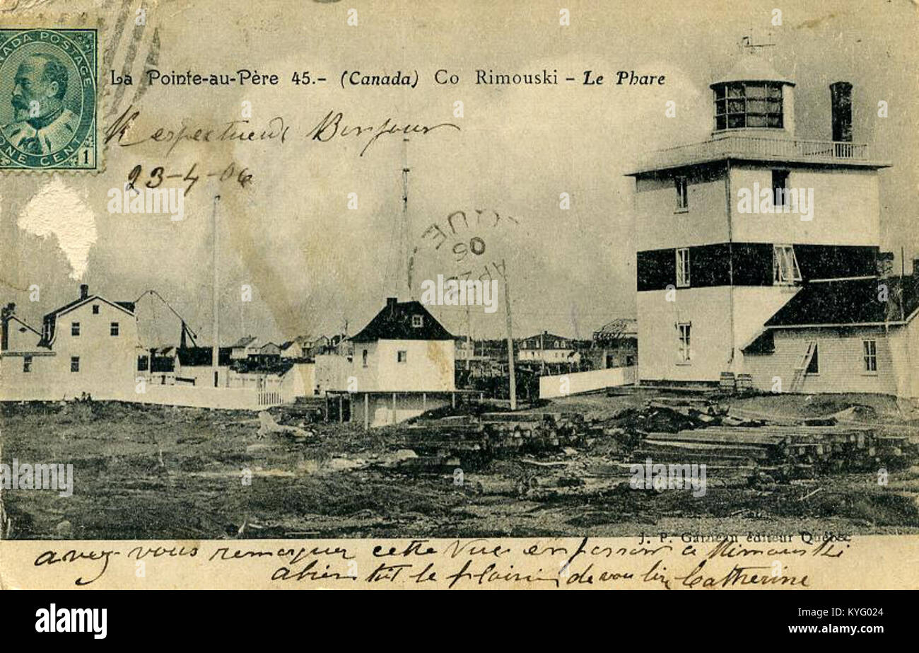 Der 2. Leuchtturm Pointe-au-Père, erbaut um 1906 in Quebec, Kanada, ist eine historische maritime Struktur, die Schiffe entlang des St. Lawrence River führt. Stockfoto