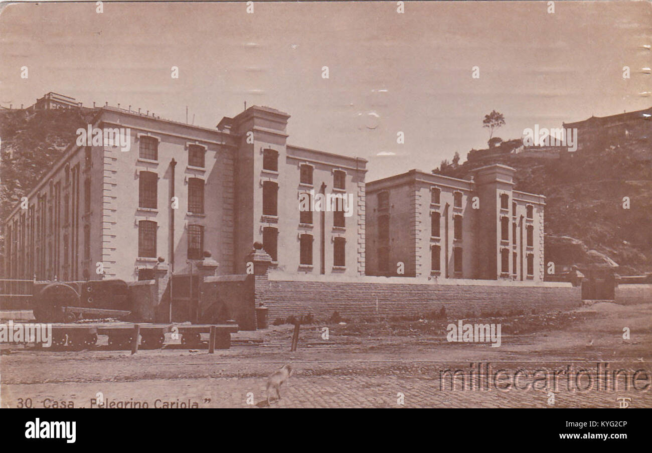 In diesem Dokument werden Postdienste und Steuerlager in Valparaíso, Chile, beschrieben und ihre Rolle in den wirtschaftlichen und administrativen Funktionen der Stadt während einer historischen Periode hervorgehoben. Stockfoto