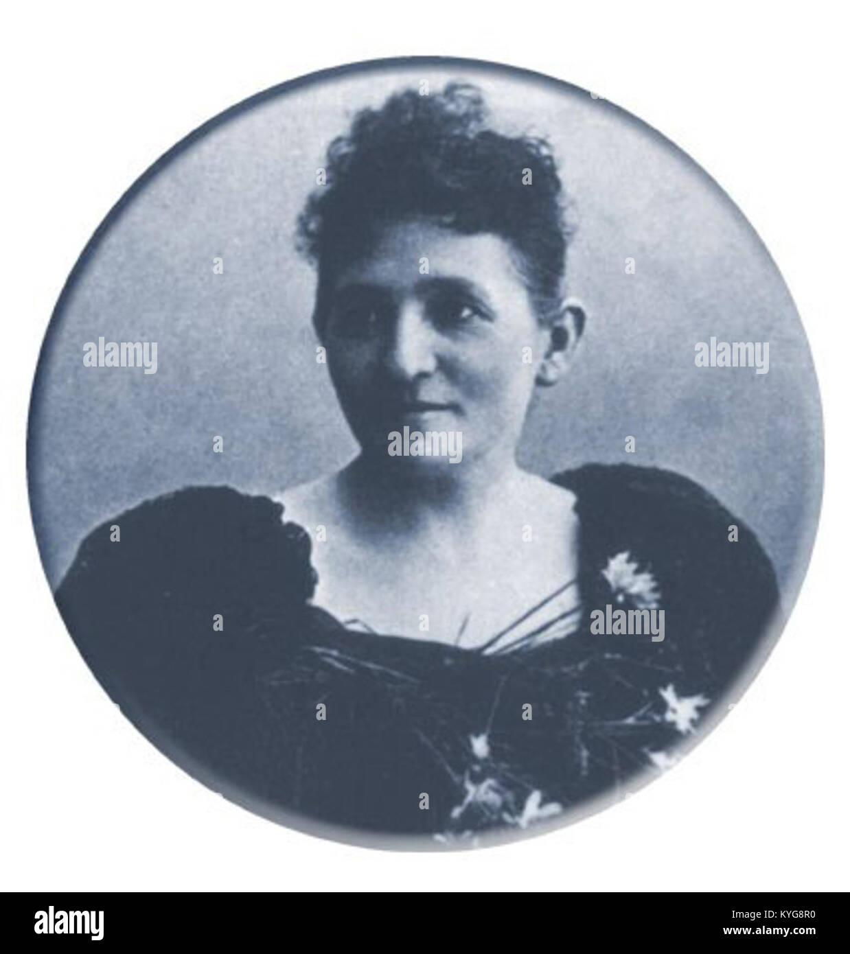 Eine historische Publikation des ungarischen Autors Rákosi Szidi-Tolnai dokumentiert kulturelle und globale Ereignisse und spiegelt die intellektuellen Beiträge seiner Zeit wider. Stockfoto