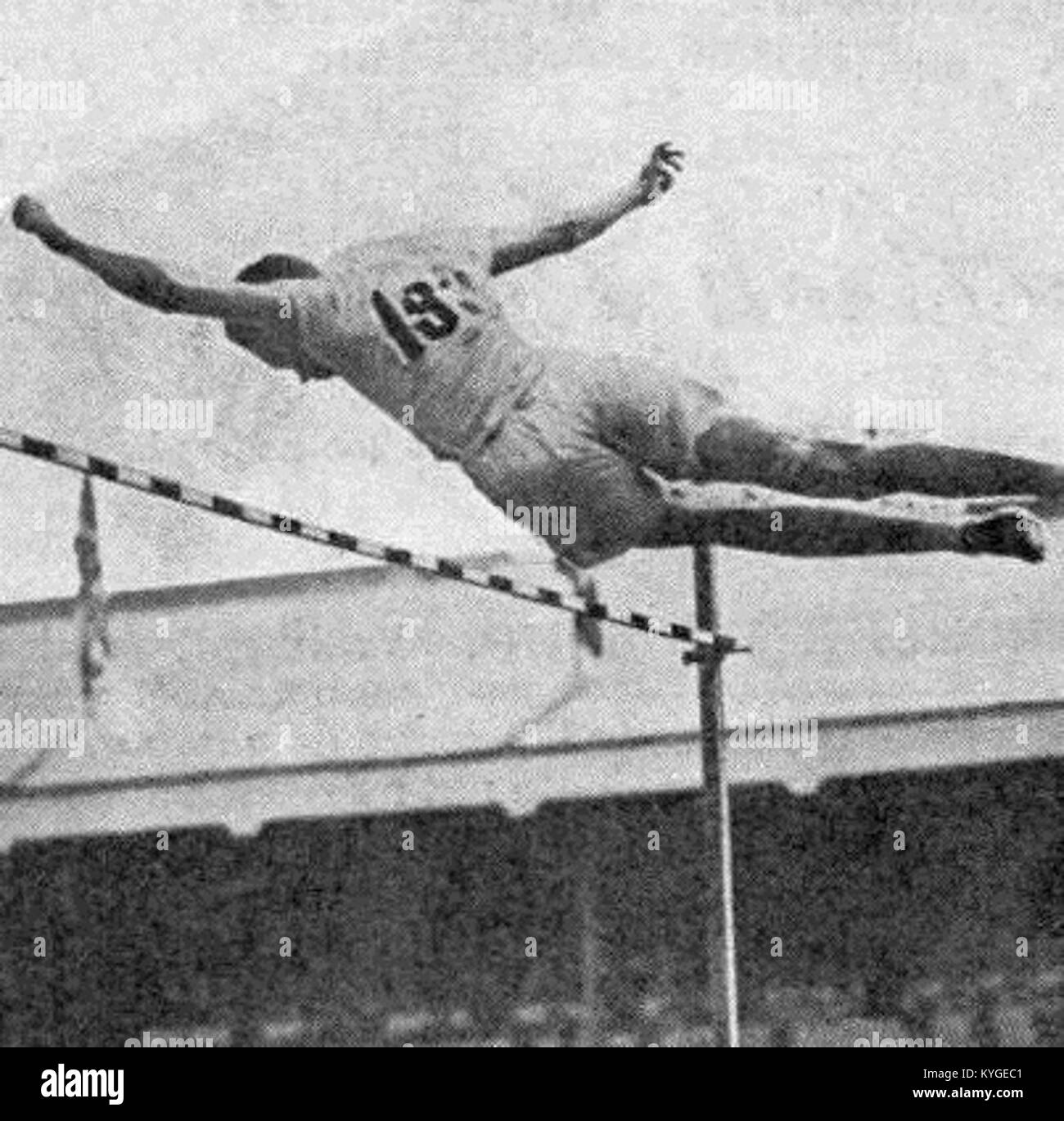 Ein Foto von Richmond Landon, US-amerikanischer Athlet, der seinen Sieg beim Hochsprung bei den Olympischen Sommerspielen 1920 in Antwerpen festgehalten hat. Stockfoto