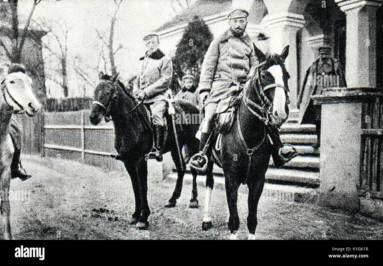 Eine historische Fotografie von Rydz-Śmigły in Mierzwin, die seine Rolle und seine Aktivitäten im militärischen oder politischen Kontext während des frühen 20. Jahrhunderts dokumentiert. Stockfoto