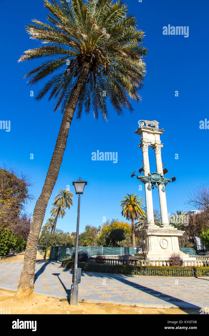 Christopher Kolumbus Monument in Gärten von Murillo (Jardines de Murillo) in der Stadt Sevilla, Andalusien, Spanien. Stockfoto