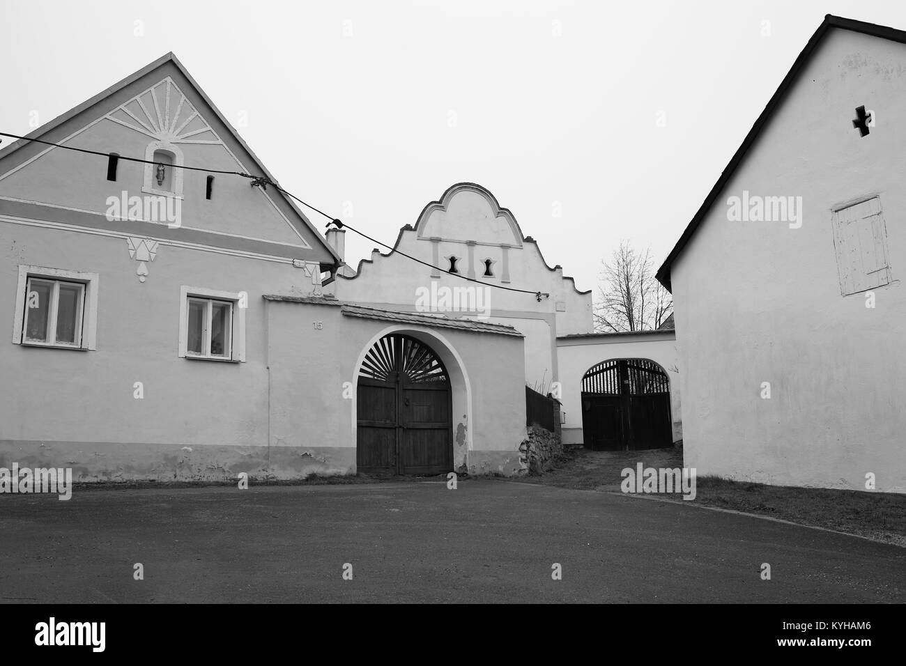 Alte Häuser im Südböhmischen Folk oder ländlichen Barock (18. und 19. Jahrhundert) in Nahorany Dorf, Südböhmen, Tschechische Rep. Stockfoto