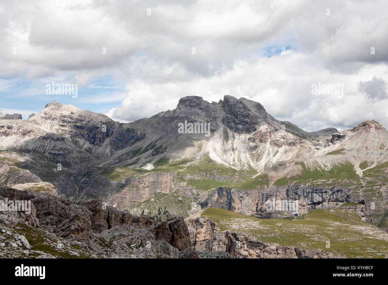 Blick über den Parco Naturale Puez Geisler zum Piz Duleda und Gruppo Del Odle und Gruppo Puez aus der Nähe von Forc de Crespeina die Dolomiten bei Gröden Stockfoto