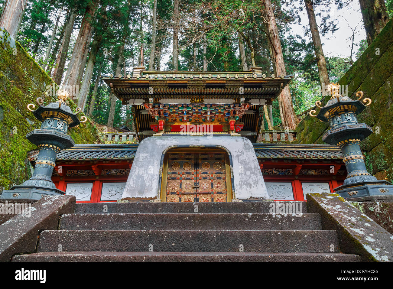 Taiyuinbyo - das Mausoleum des Shoguns Tokugawa Iemitsu NIKKO, Japan - 17. NOVEMBER 2015: Taiyuinbyo - das Mausoleum des Shoguns Tokugawa Iemitsu, der gr Stockfoto
