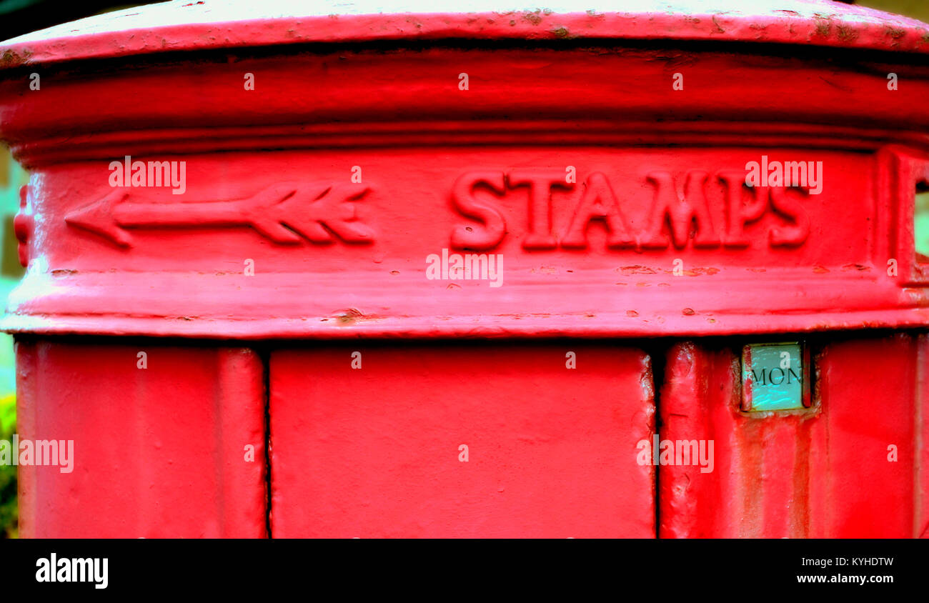 Royal Mail roten Briefkasten Gusseisen close up Mo Montag gr George Rothesay, Vereinigtes Königreich Stockfoto