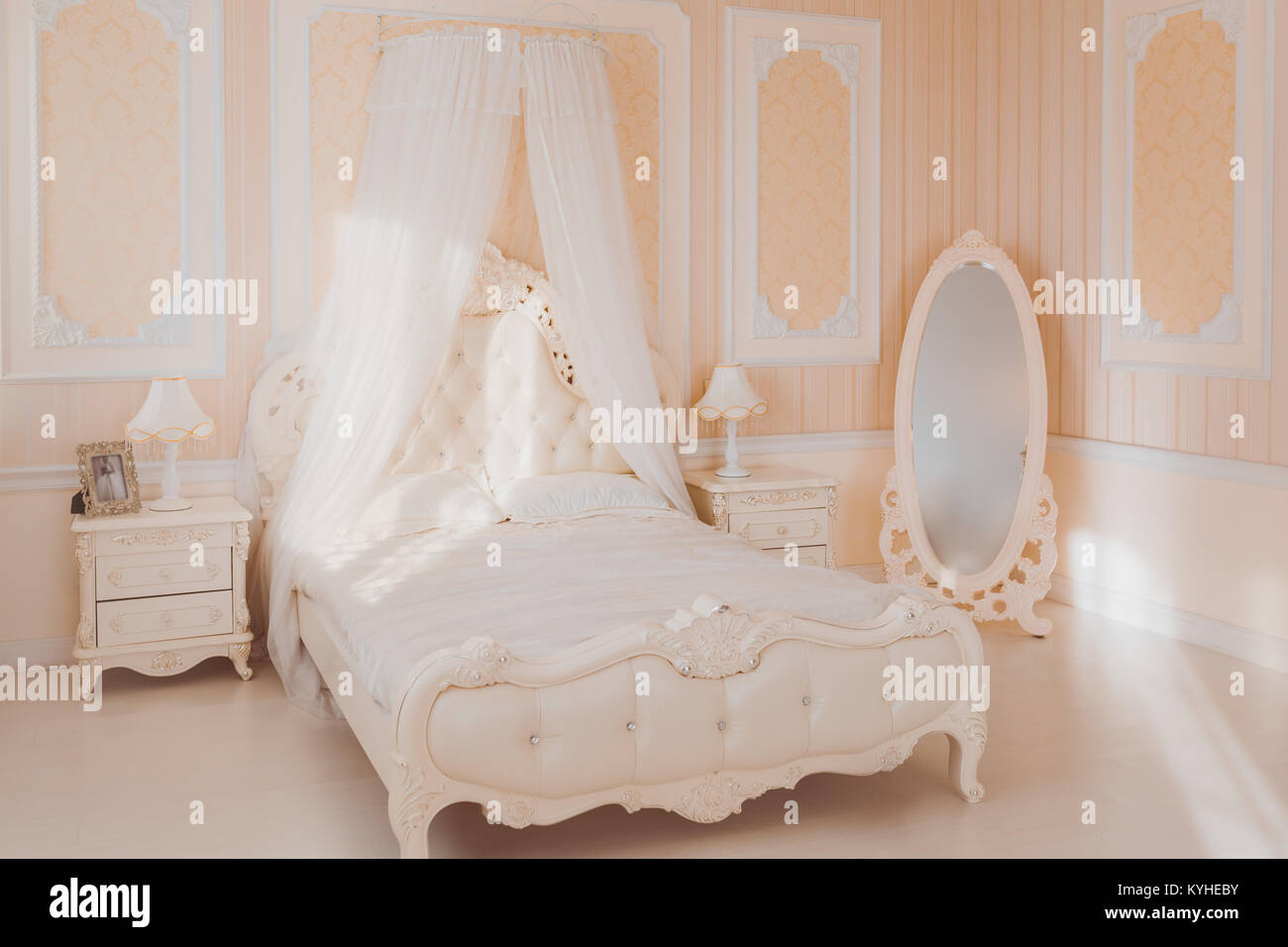 Innen Weiss Luxus Schlafzimmer Stockfoto Bild 171873519 Alamy