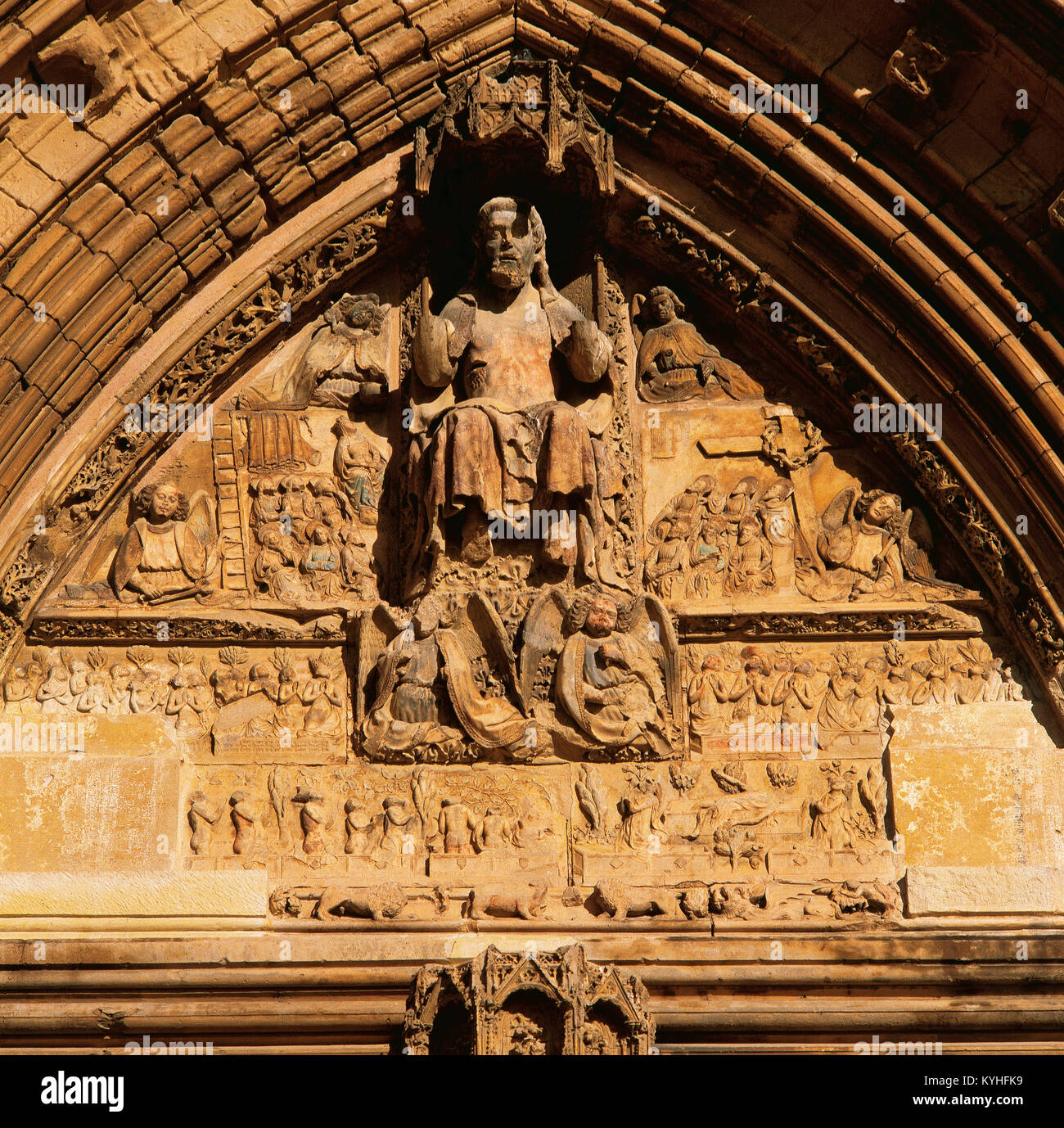 Alte Cathedral von Lleida (La Seu Vella). Tür der Apostel. West Wing. Von Guillem Solivella, 14. Tympanon. Christus Richter mit Szenen der Passio und das endgültige Urteil. Lleida, Katalonien, Spanien. Stockfoto