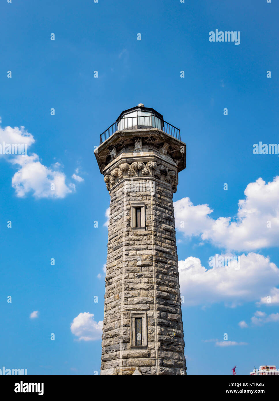 Roosevelt Island Lighthouse, New York, NY. Es gibt mehrere Bilder dieser Gotischen Stil achteckiger Stein Licht Haus und ich will mehr hochladen. Stockfoto