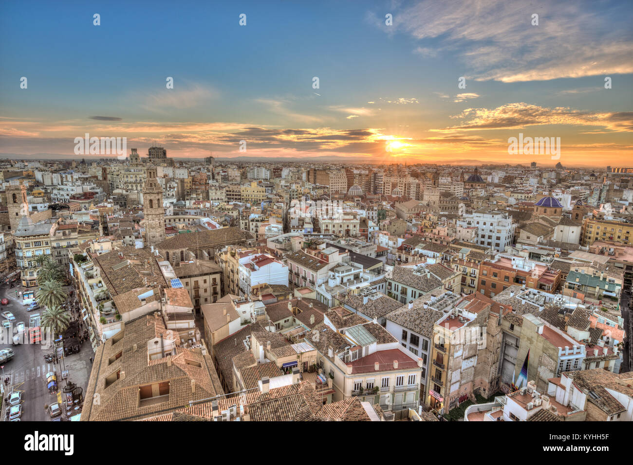 Sonnenuntergang über dem historischen Zentrum von Valencia, Spanien. Stockfoto