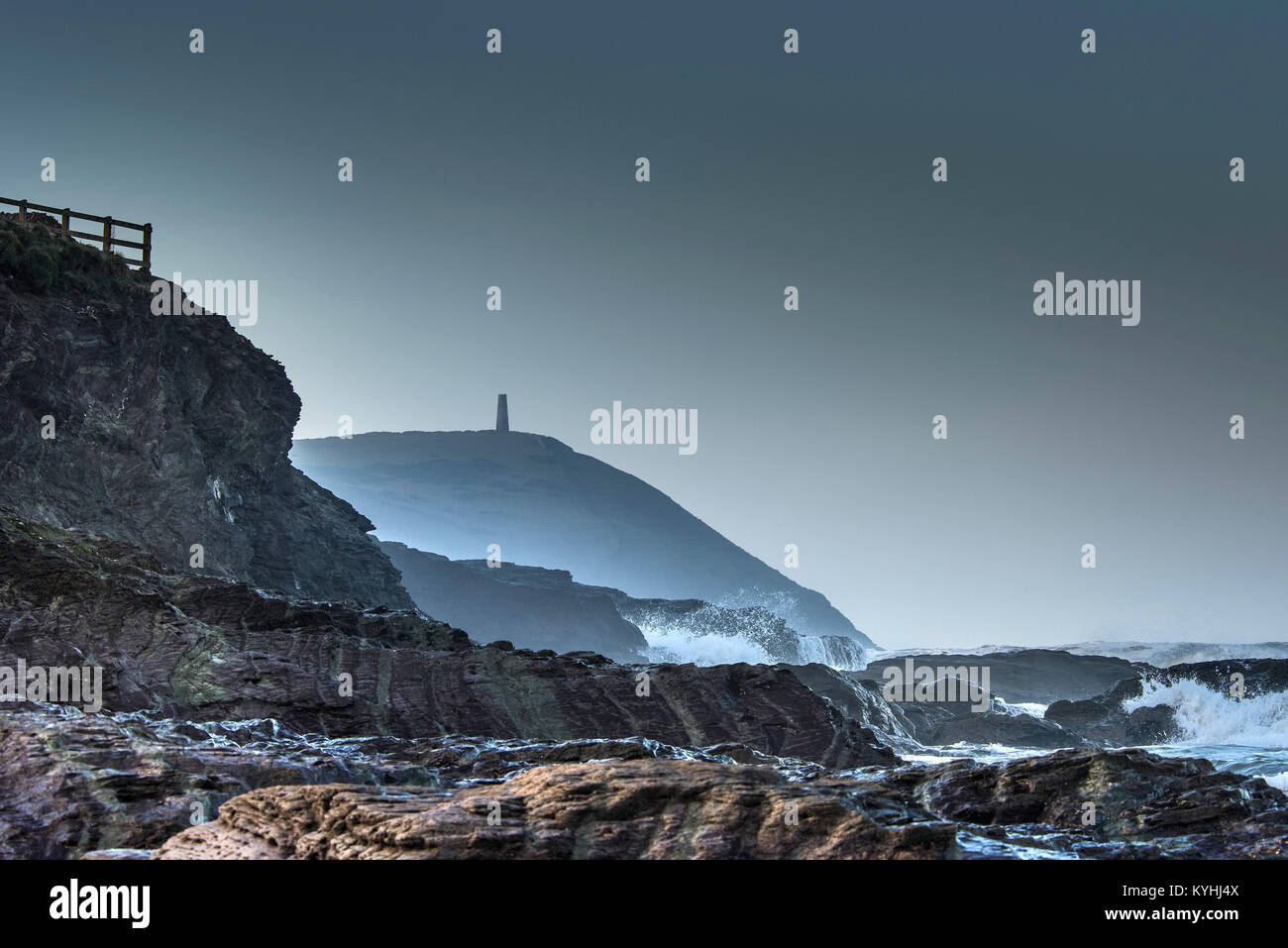 - Stepper Stepper Punkt Punkt aus gesehen Polzeath Strand an der Küste von North Cornwall. Stockfoto