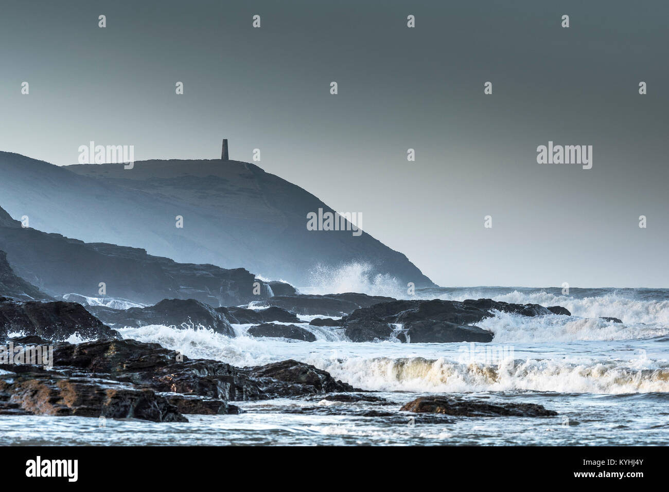 - Stepper Stepper Punkt Punkt aus gesehen Polzeath Strand an der Küste von North Cornwall. Stockfoto