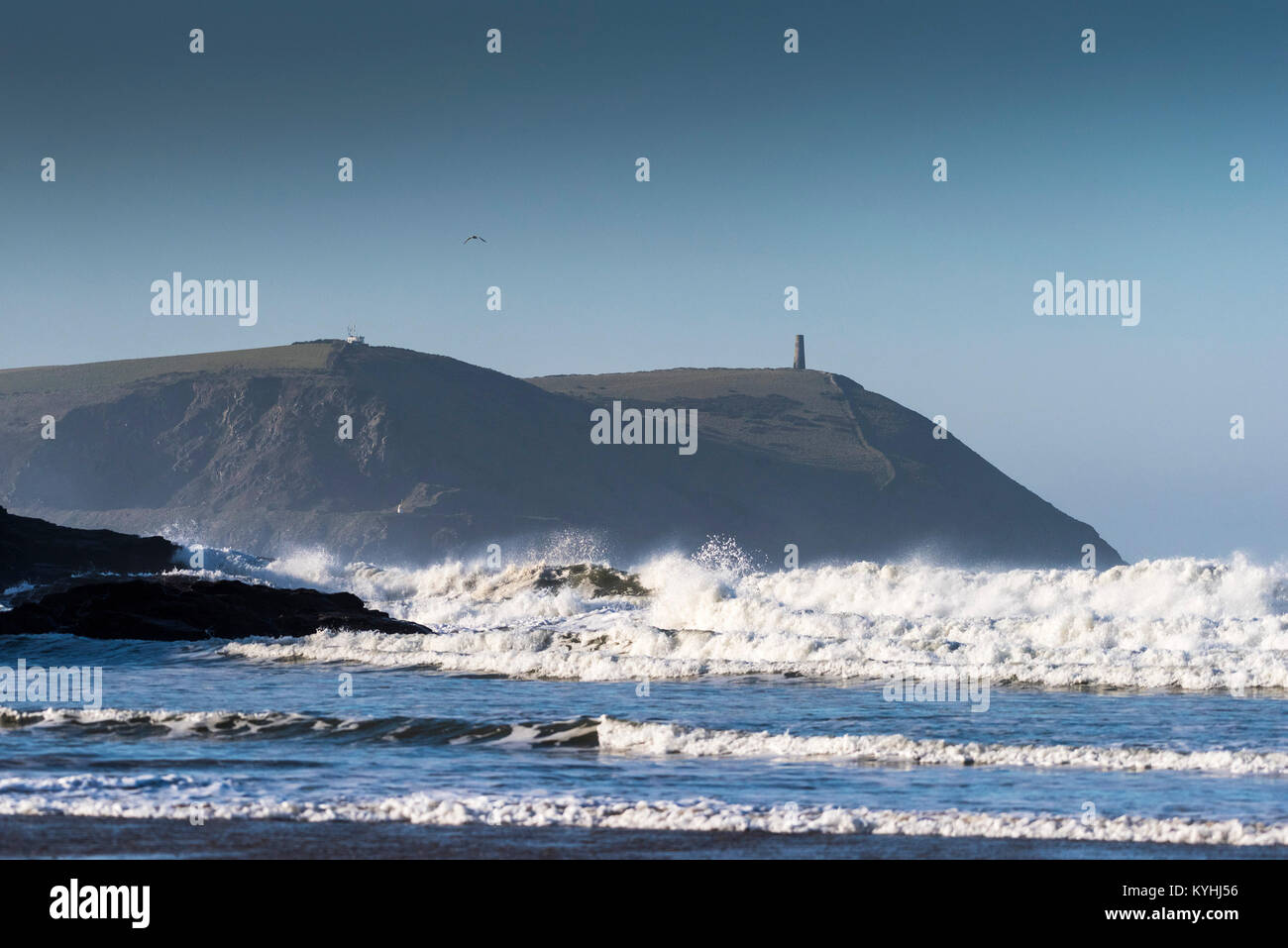 - Stepper Stepper Punkt Punkt aus gesehen Polzeath Strand an der Küste von North Cornwall. Stockfoto