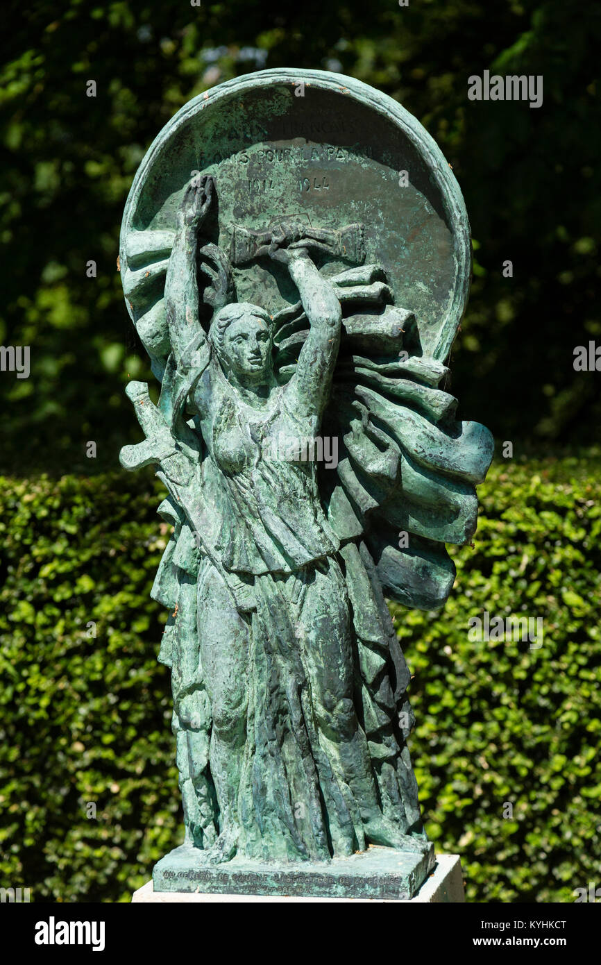 Frankreich, Haute-Marne (52), Colombey-les-Deux-Églises, La Boisserie, Maison de Charles de Gaulle, Skulptur dans le jardin // Frankreich, Haute-Marne, Colom Stockfoto