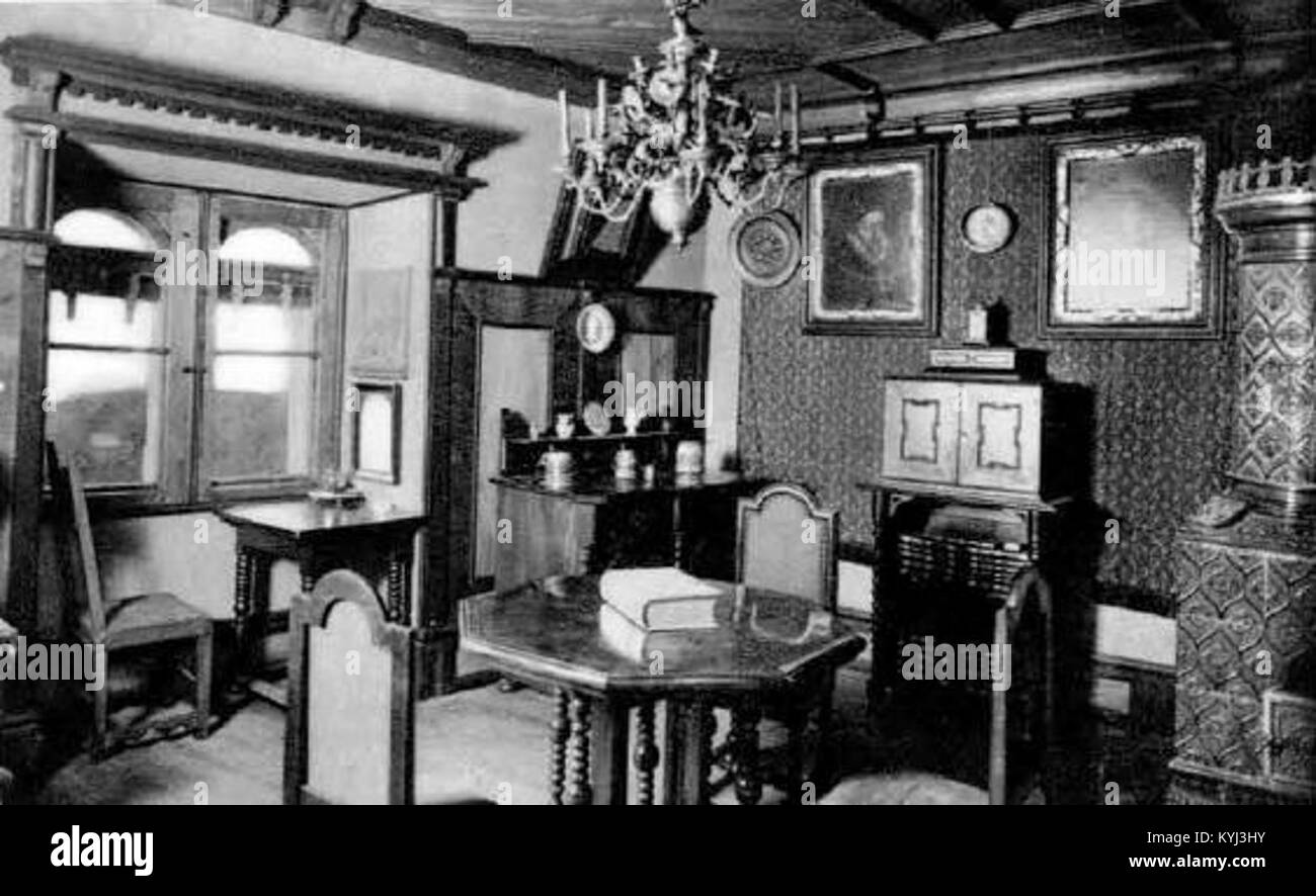 Soba na gradu Pisece ist ein historischer Raum im Schloss Pisece in Slowenien, der regionale Architektur, Innenarchitektur und kulturelles Erbe veranschaulicht. Stockfoto