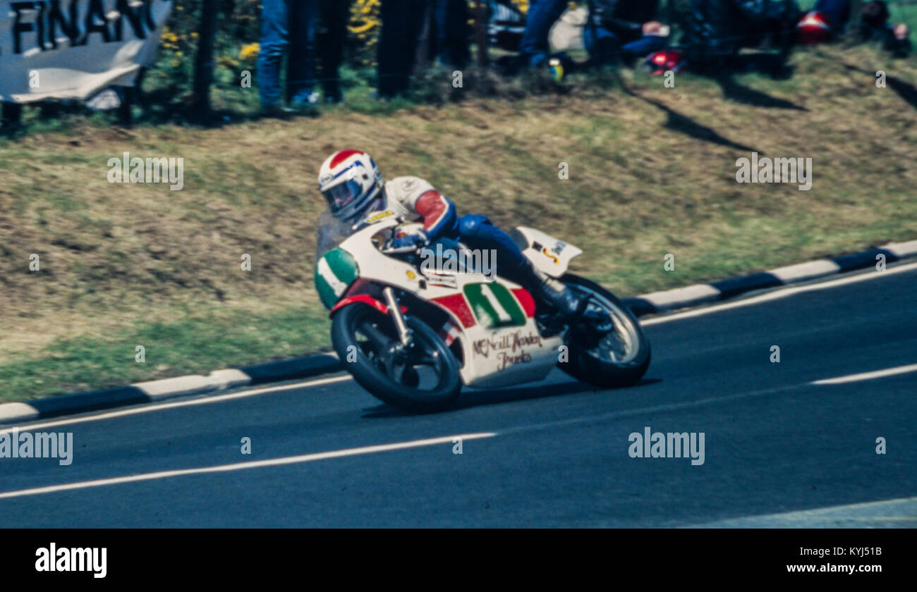 Reiter Nr. 1 am Creg Ny Baa auf der Insel Man Junior TT, 1983 Stockfoto