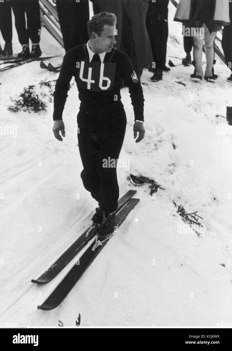Stanisław Marusarz trat 1939 bei der Weltmeisterschaft im Skilanglauf Zakopane an, wobei er seine sportliche Leistung und seine Geschichte des Wintersports hervorhebt. Stockfoto