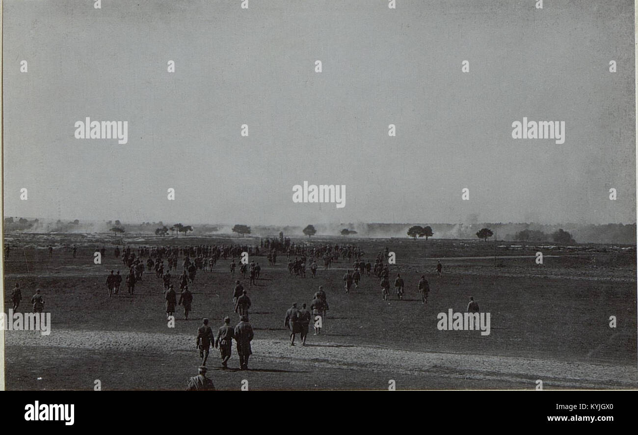 Ein Foto von einer deutschen Militärübungsübung am 26. September 1917, das Artillerie- und Mörserfeuerübungen während einer letzten Angriffstraining-Übung im Ersten Weltkrieg zeigt Stockfoto