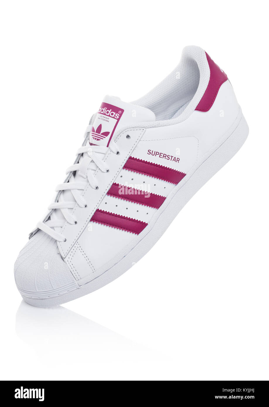 LONDON, Großbritannien 12 Januar, 2018: Adidas Superstar LONDON, Großbritannien 12 Januar, 2018: Adidas Superstar