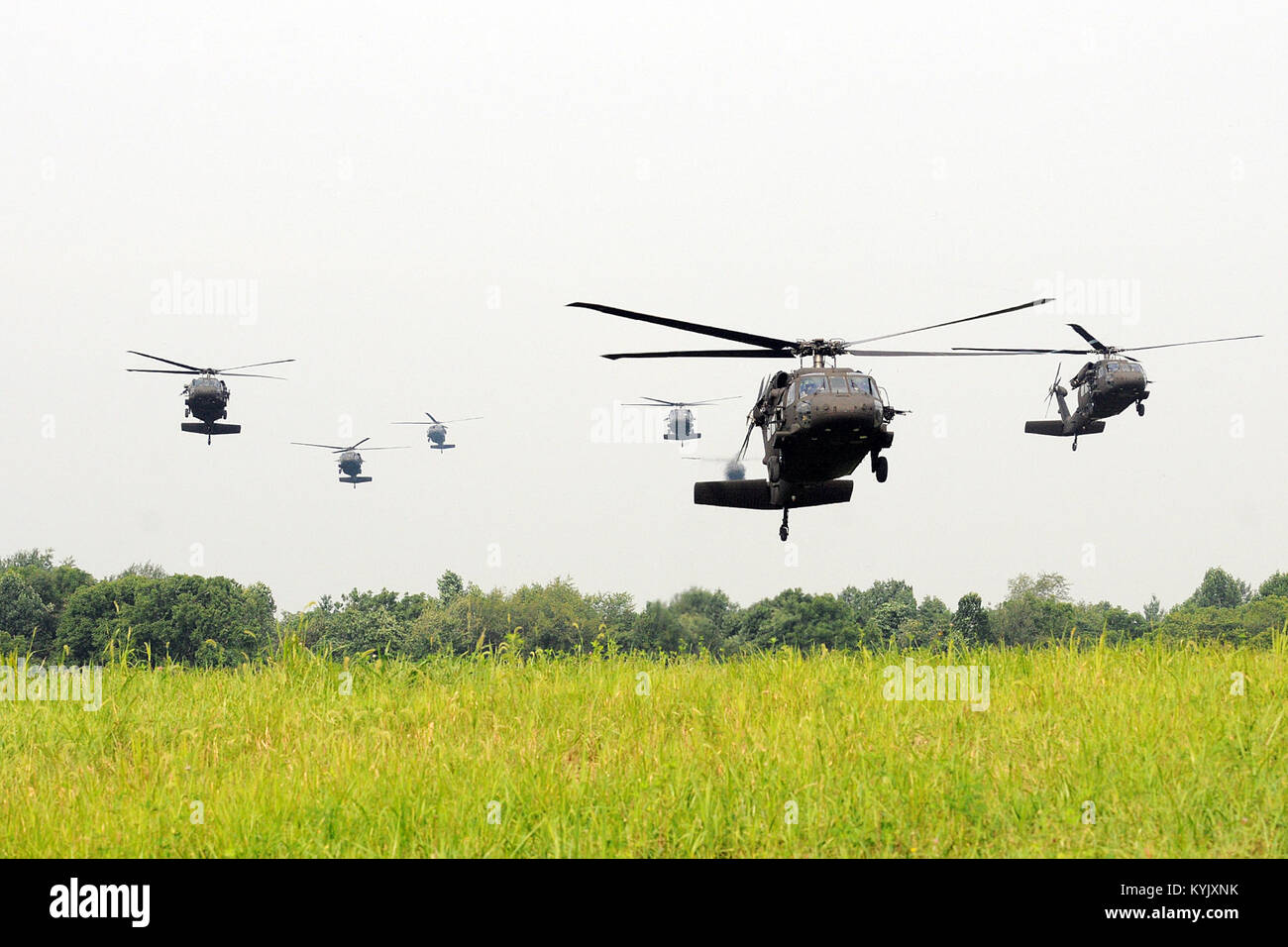 Soldaten, die in den 1 149 Infanterie Bataillon, Durchführung einer Air Assault Übung an muscatatuck Urban Training Center in Butlerville, Ind., 26. Juli 2015. (U.S. Army National Guard Foto: Staff Sgt. Scott Raymond) Stockfoto