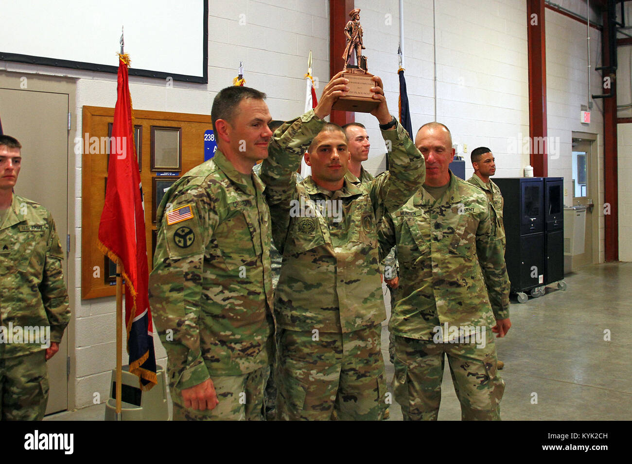 Staff Sgt. Dustin Rottero mit der Tennessee National Guard ist Region III NCO des Jahres am Wendell H. Ford regionalen Ausbildungszentrums in Greenville, Ky., 26. April 2017 genannt. (U.S. Army National Guard Foto: Staff Sgt. Scott Raymond) Stockfoto