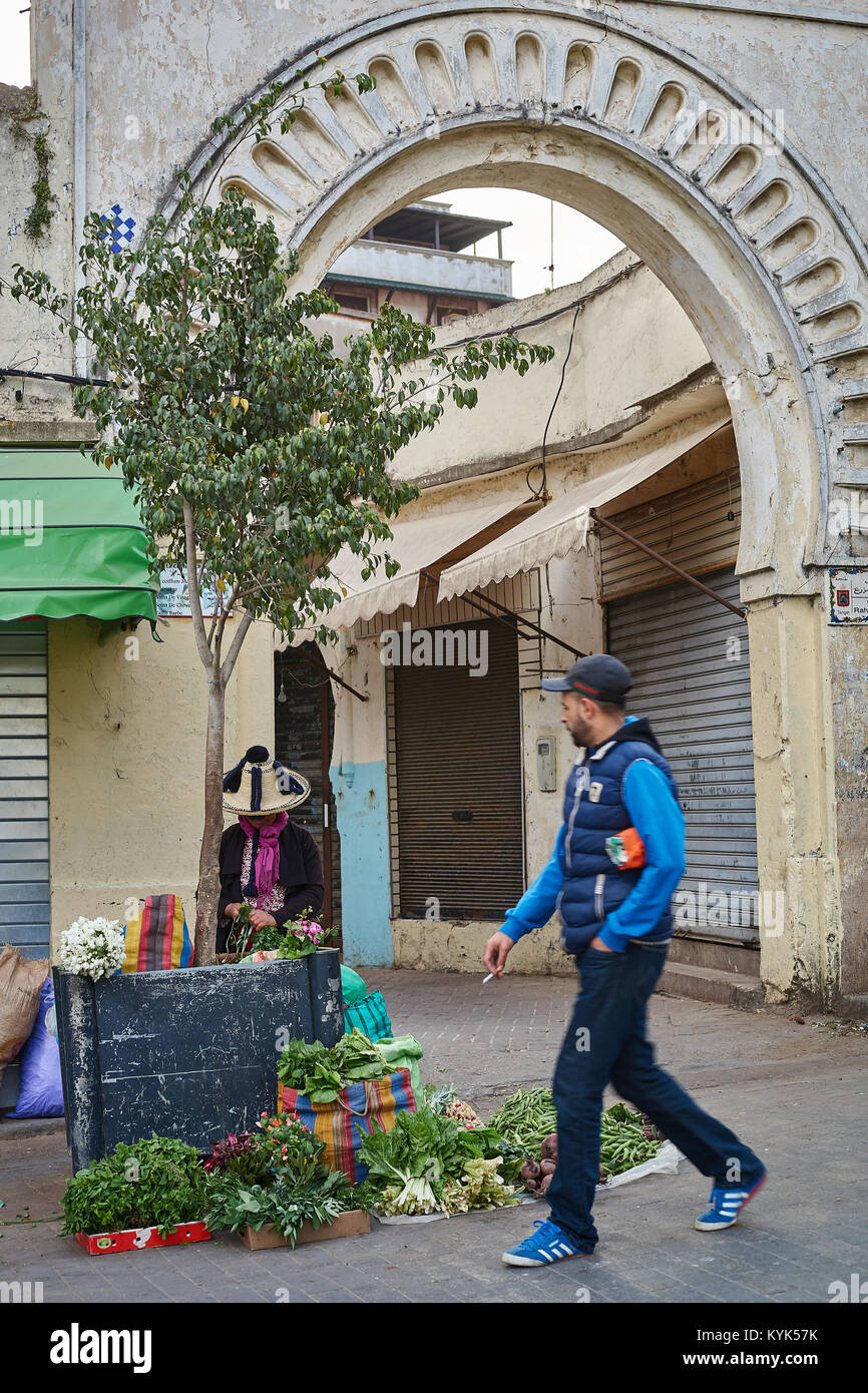 Norden marokkanische Frau mit Hut Mendil, Tanger, Marokko Stockfoto