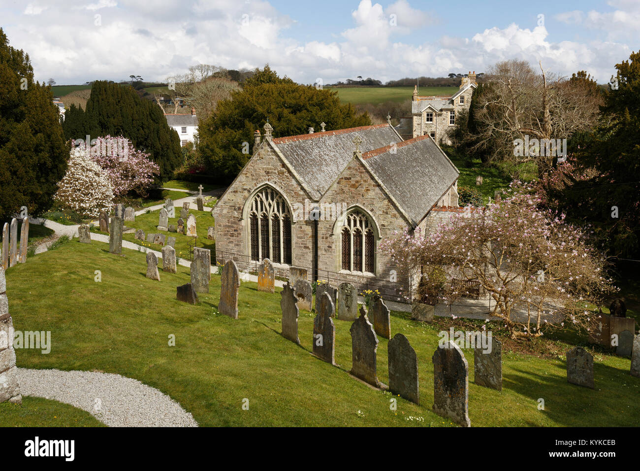 St Feock Kirche. Feock, einst die Cornish Dorf ist jetzt durch teure Altenheime dominiert Stockfoto