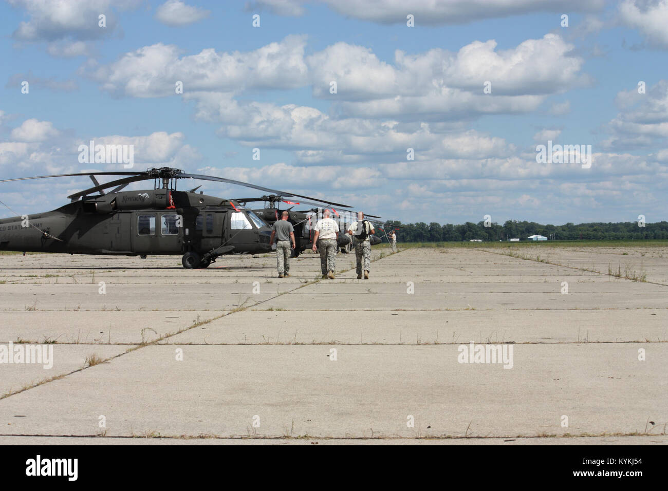 Die Mitglieder von B CO 2 Bataillon 147 Luftfahrt in Ausübung lebendige Reaktion im August 2013 teilnehmen. Die Einheit der Personenbeförderung und slingload Operationen auf die Ausübung von Columbus, Ind Unterstützung Stockfoto