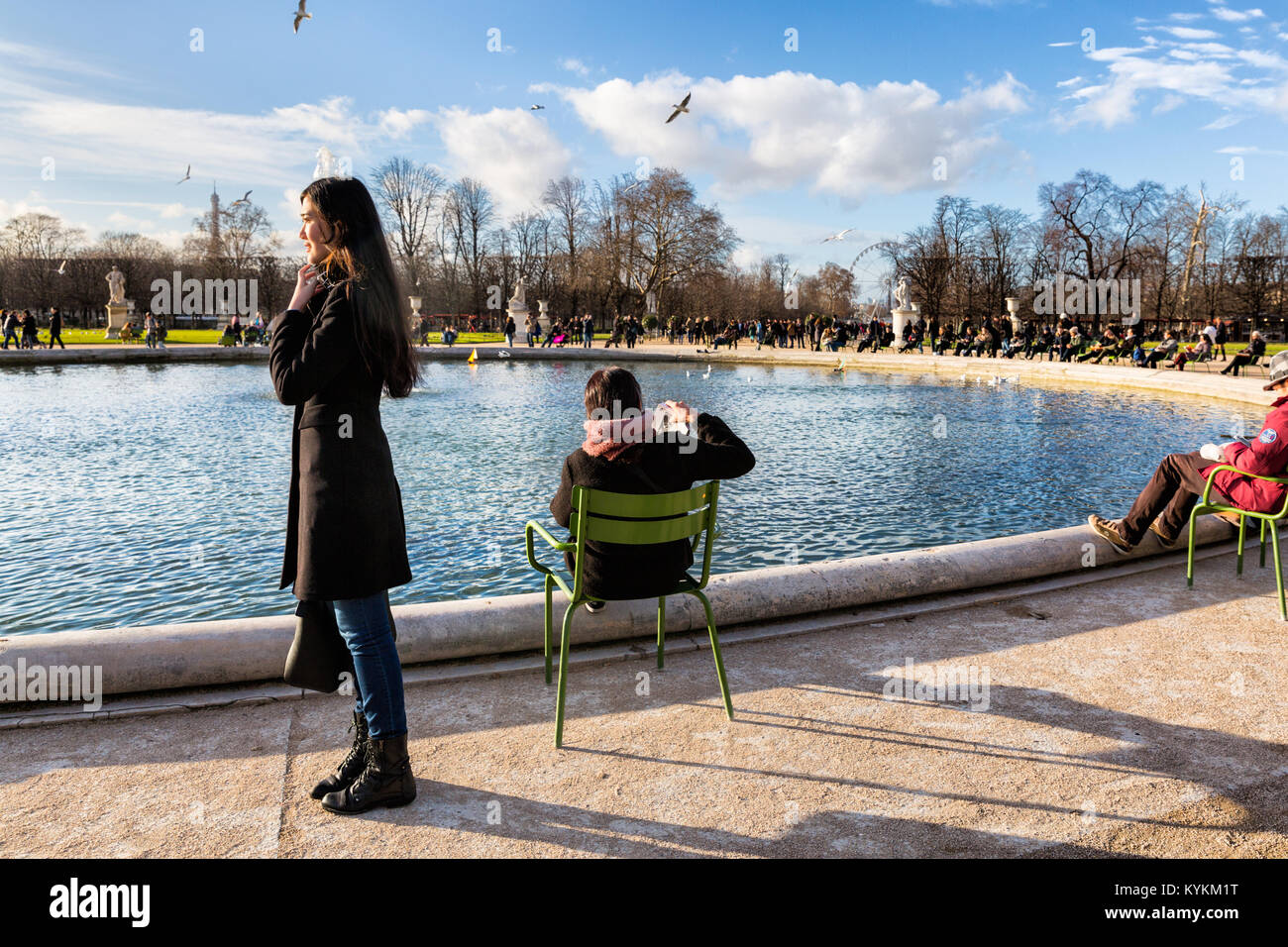 PARIS - Jan 2, 2014: Der See an der Jardin des Tuileries liegt in einem der am meisten besuchten öffentlichen Raum aufgrund seiner zentralen Lage zwischen dem Louvre Stockfoto
