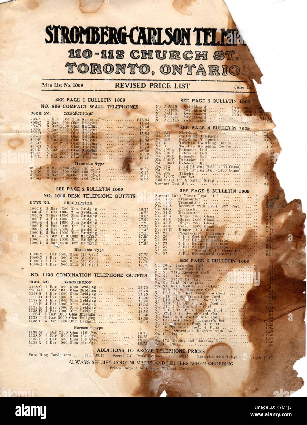 Eine historische Stromberg-Carlson-Preisliste aus der Zeit um 1917, in der Geräte und Produkte für frühe Telefonsysteme aufgeführt sind. Die Abbildung auf dem Cover enthält Elemente wie eine Telefonanlage und zugehöriges Zubehör. Stockfoto