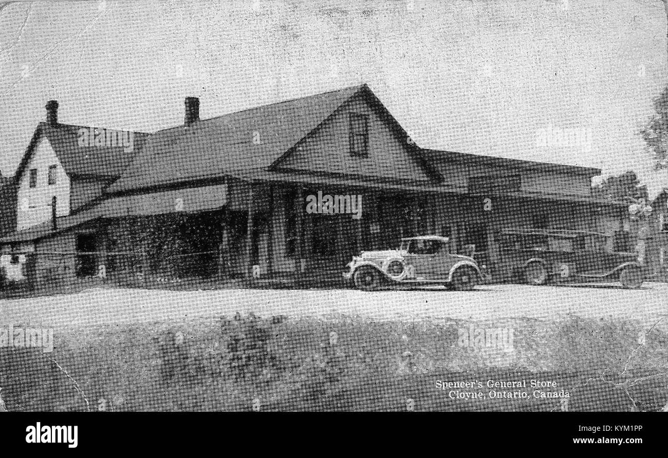 Eine Fotografie von Harvey und Rachel Spencers Geschäft in Cloyne, die den ländlichen Kleinstadthandel der 1930er Jahre erfasst Stockfoto