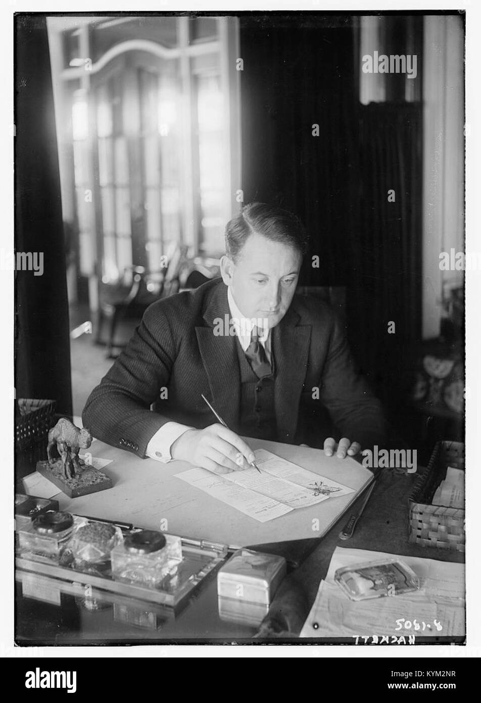 Eine historische Illustration, die eine Szene mit Orten wie Kingston, Milwaukie und Oklahoma City zeigt und Momente aus der Vergangenheit festnimmt. Stockfoto