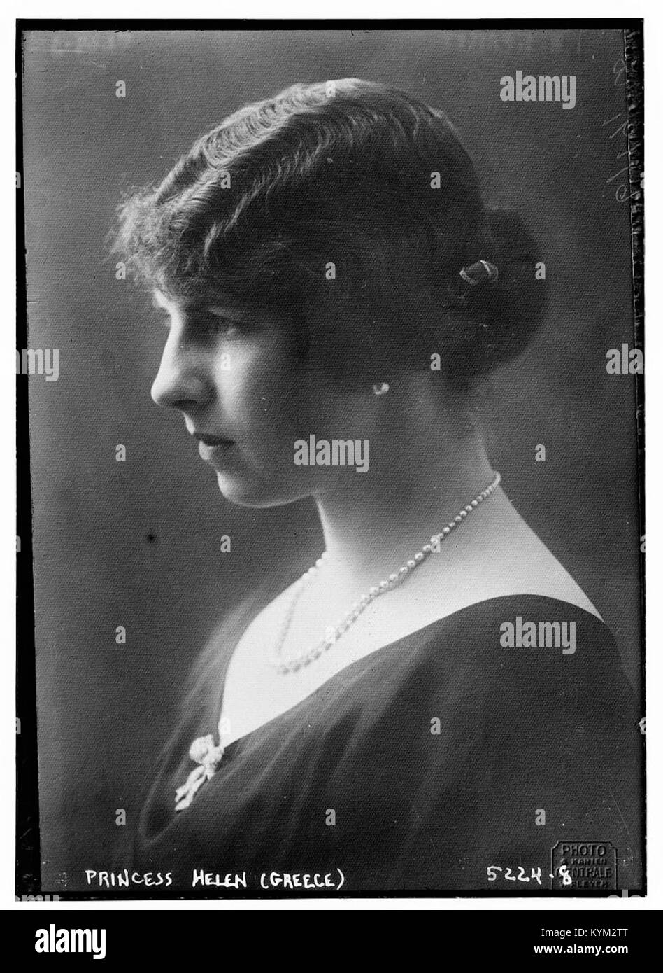 Prinzessin Helen von Griechenland ist auf einem historischen Foto dargestellt, das ihre königliche Kleidung und Präsenz aus einer vergangenen Zeit feststellt. Stockfoto