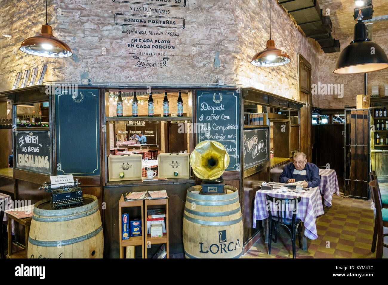 Buenos Aires Argentinien, Palermo, La Catedra, Restaurants, Restaurants, Restaurants, Restaurants, Restaurants, Cafés, Restaurants, Restaurants, traditionelle Einrichtung, Männer, Männer, Spanier, ARG17111 Stockfoto