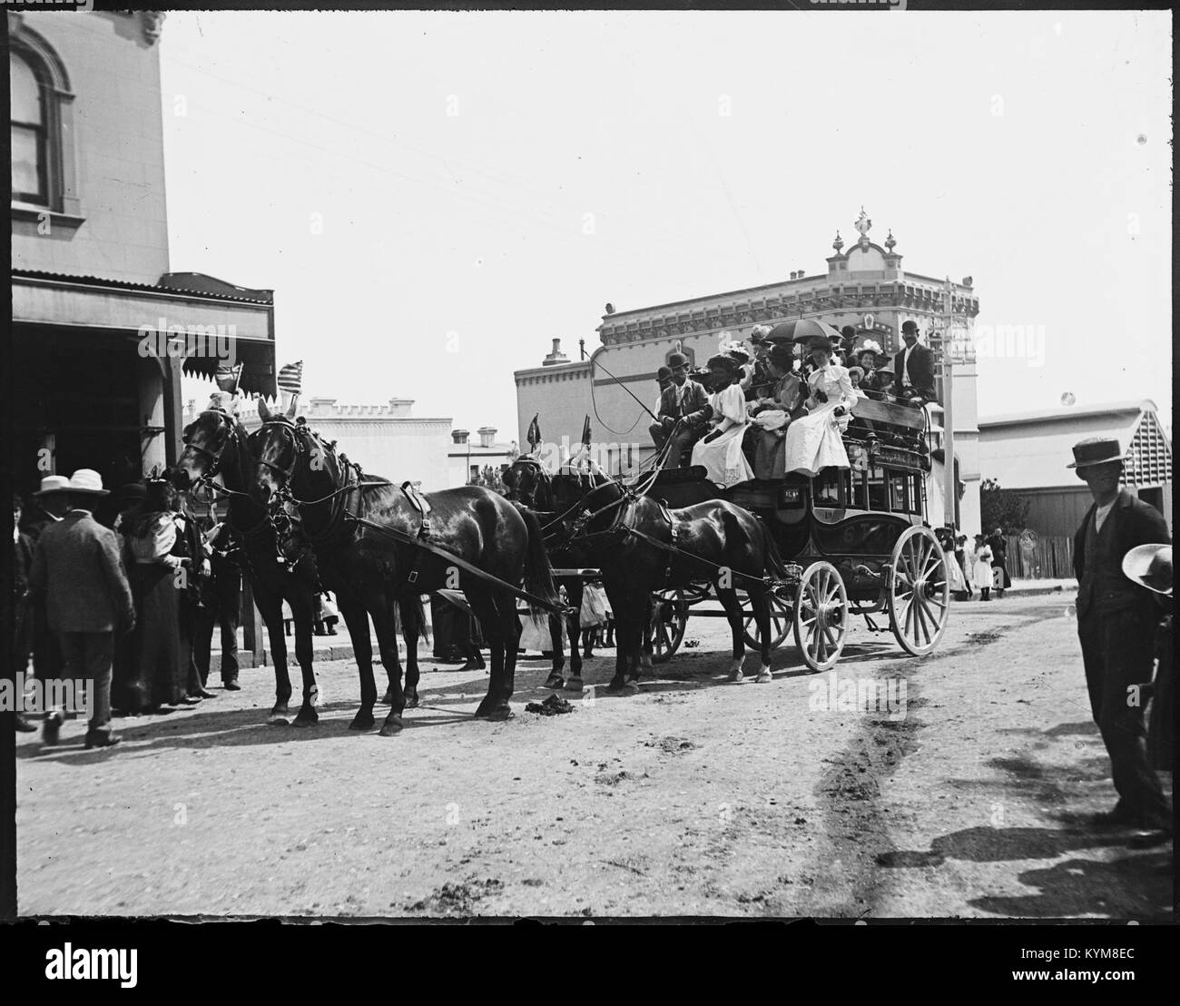 Sammlung von Glasnegativen mit historischen Bildern von Sydney und den Blue Mountains in Australien, die Stadt- und Naturlandschaften aus dem frühen 20. Jahrhundert einfangen. Stockfoto