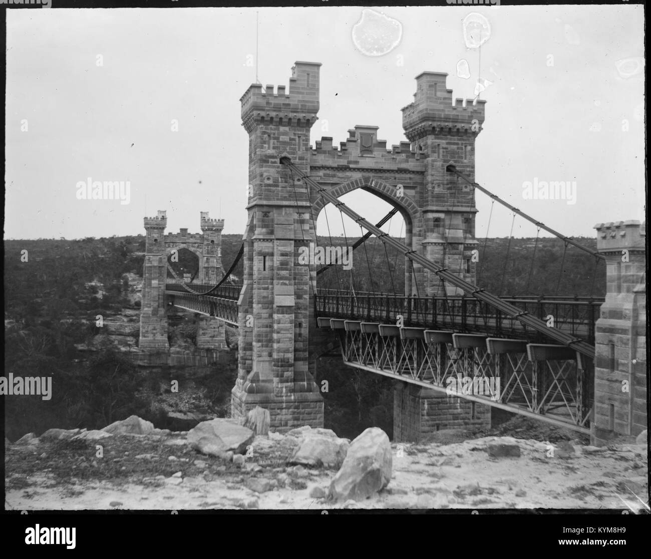 Eine Sammlung von Glasnegativen, die historische Bilder von Sydney und Manly zeigen, darunter die Long Gully Bridge und Northbridge, die im Vintage-Stil aufgenommen wurden. Stockfoto