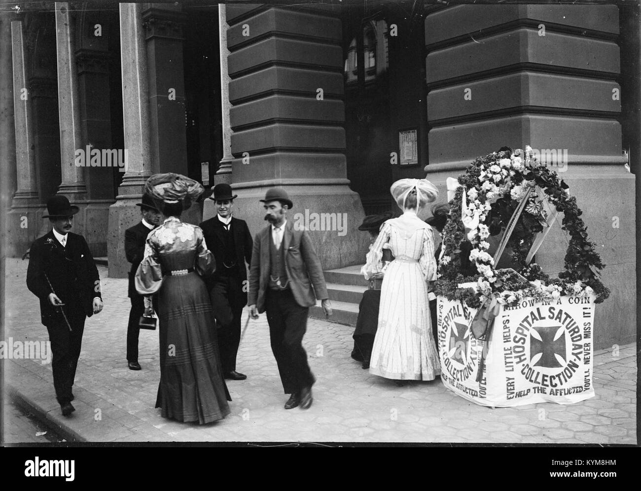 Eine Sammlung historischer Glasnegative, die Bilder von Sydney und Manly zeigen, die Anfang des 20. Jahrhunderts aufgenommen wurden und die städtische Landschaft und Architektur dieser Zeit hervorheben. Stockfoto