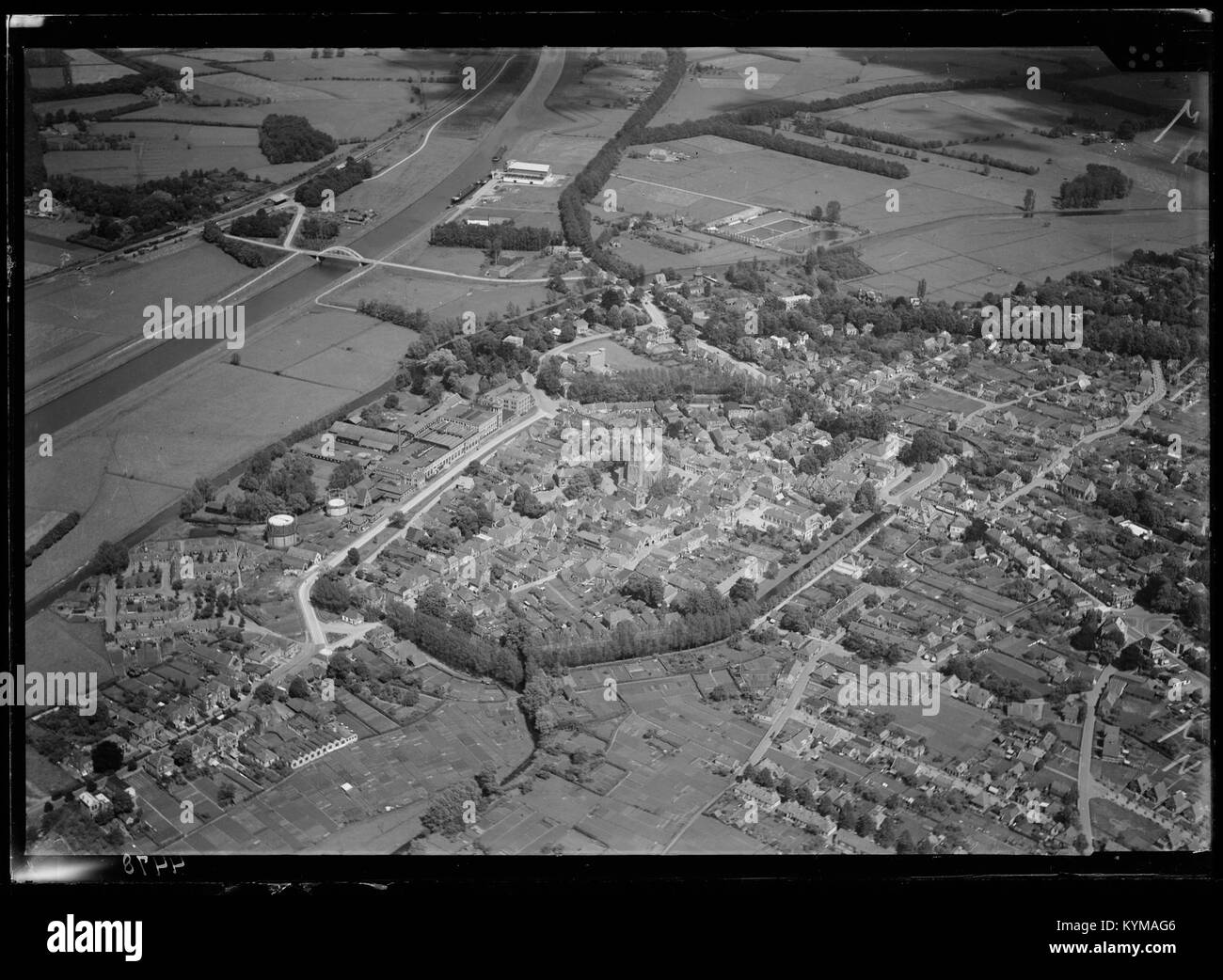Luftaufnahme von Lochem, aufgenommen zwischen 1920 und 1940, die die Landschaft und das Stadtbild von oben zeigt. Stockfoto