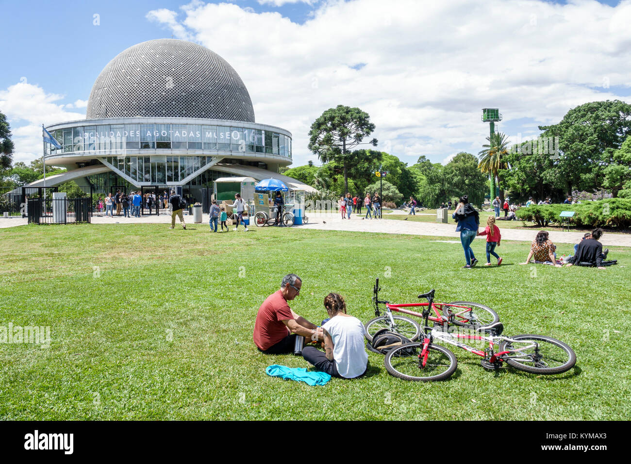 Buenos Aires Argentinien,Bosques de Palermo,Parque 3 de Febrero,öffentlicher Park,Planetario Galileo Galilei Planetarium,Garten,Gebäude,Kuppel,moderner Architekt Stockfoto