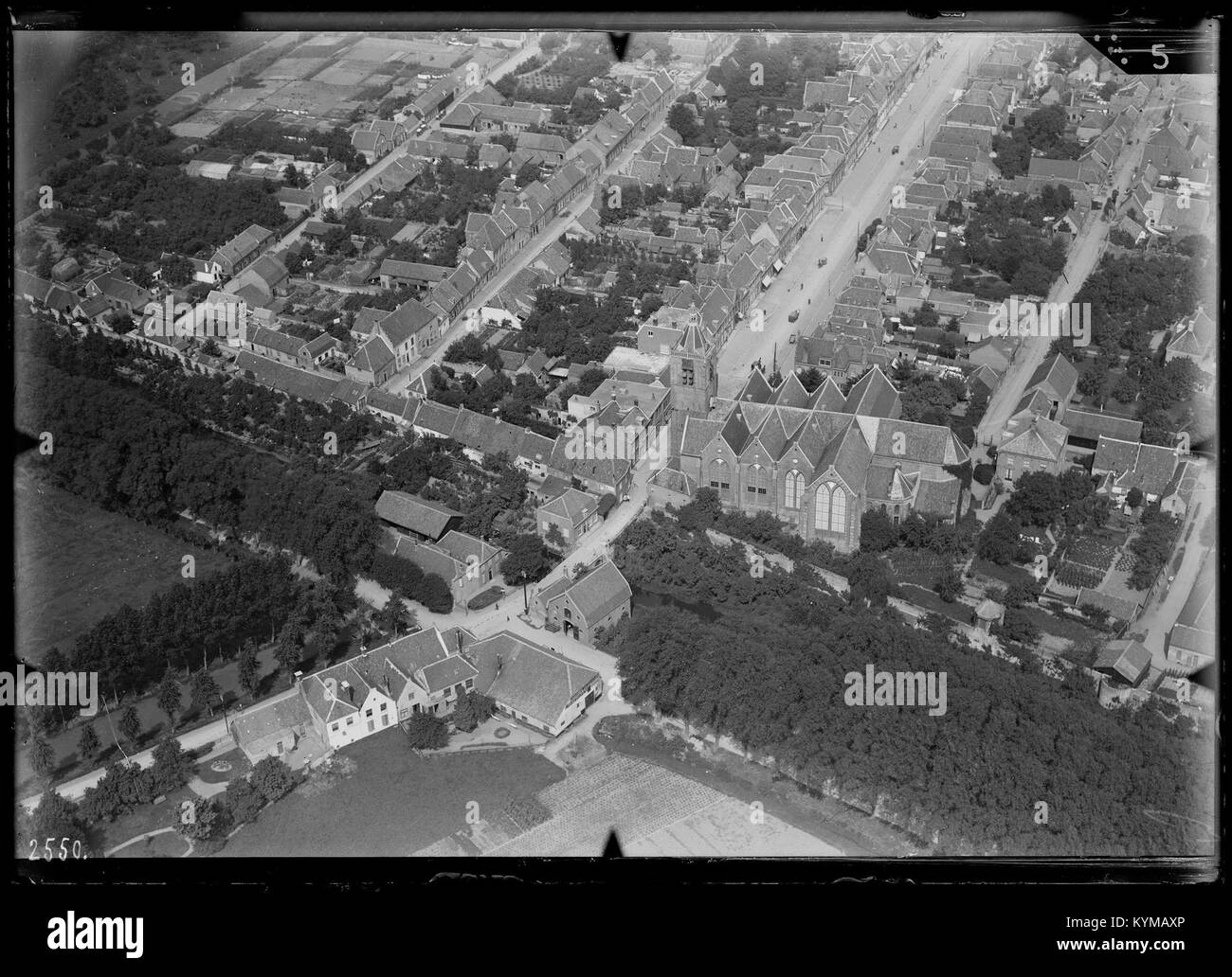 Ein historisches Foto von Vianen, das die Architektur und die Straßenlandschaft einfängt. Stockfoto