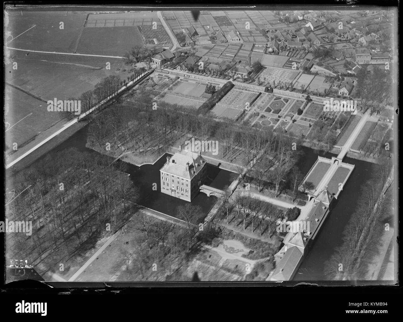 Foto von Amerongen, einer Stadt in den Niederlanden, mit historischen Gebäuden und Straßenszenen. Stockfoto