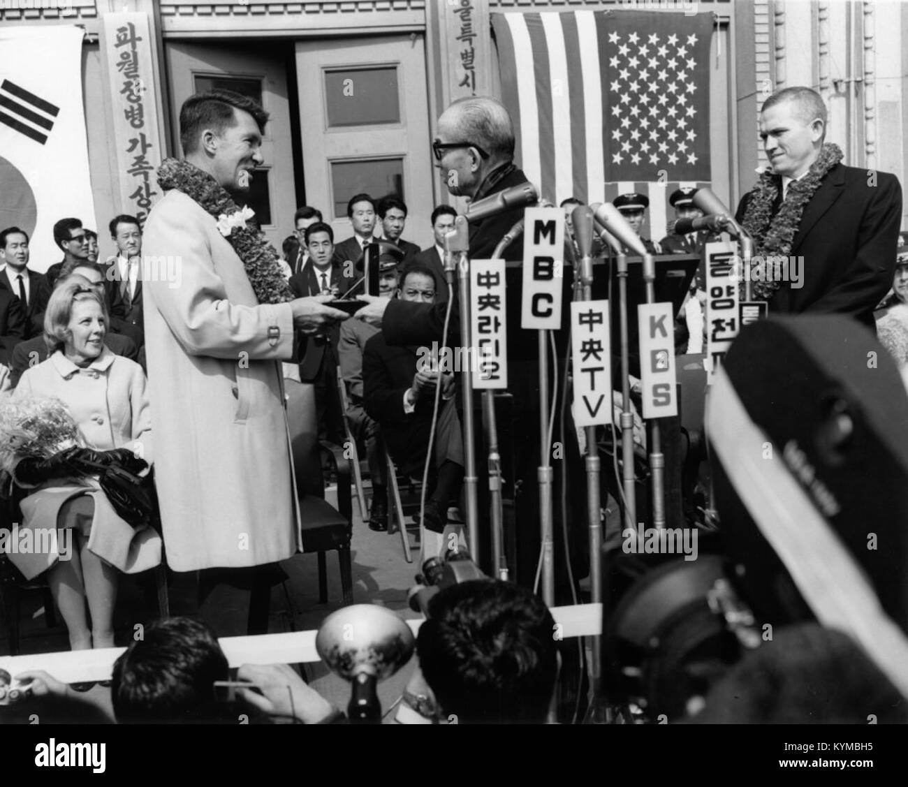 Foto aus der Wally Schirra Collection, das den Astronauten Wally Schirra in einem wichtigen Moment seiner NASA-Karriere zeigt. Stockfoto