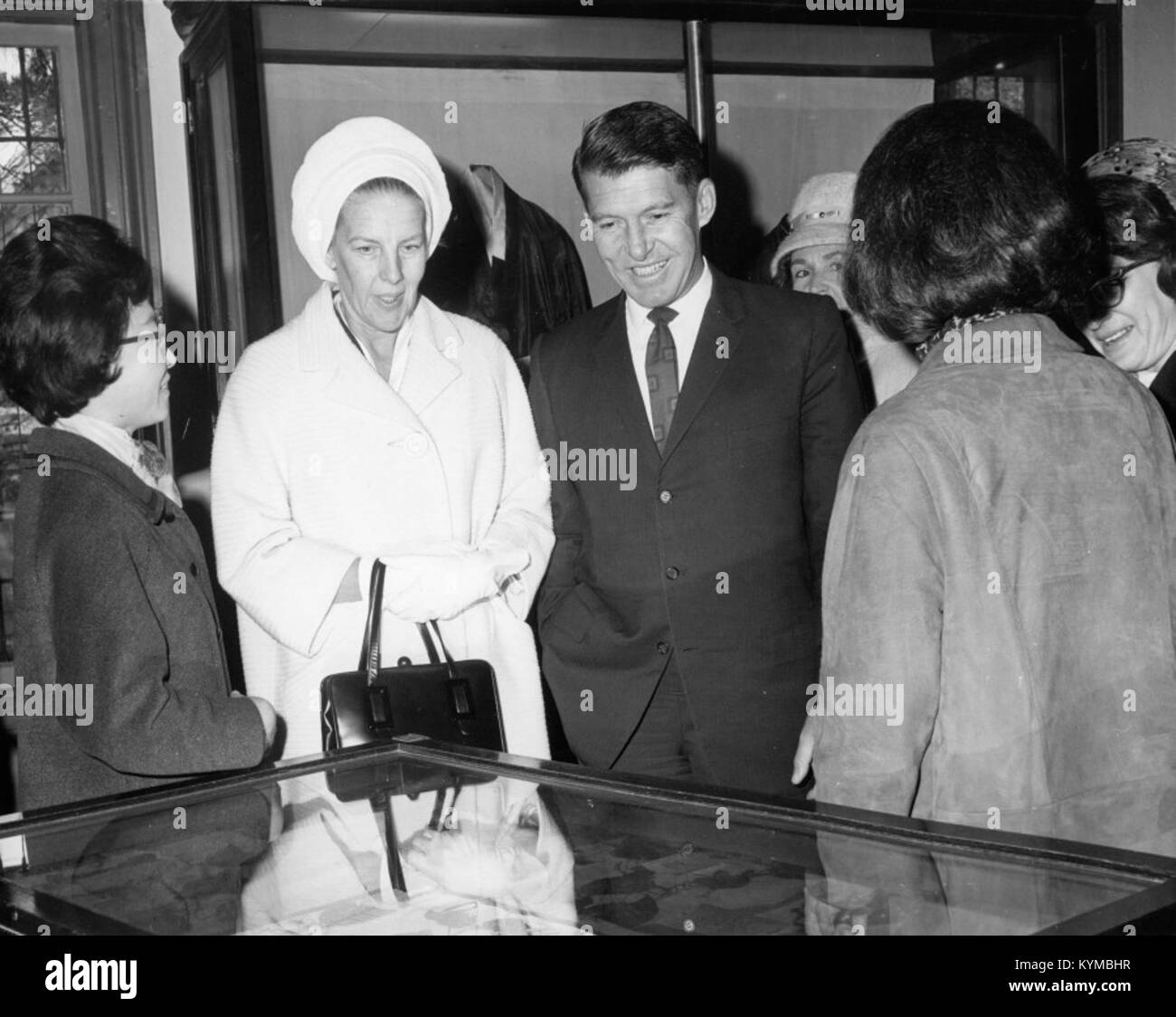 Dieses Bild aus der Wally Schirra-Kollektion zeigt einen entscheidenden Moment in der Karriere des Astronauten, indem es einen historischen Moment der Raumfahrt aus den frühen Weltraummissionen einfängt. Stockfoto