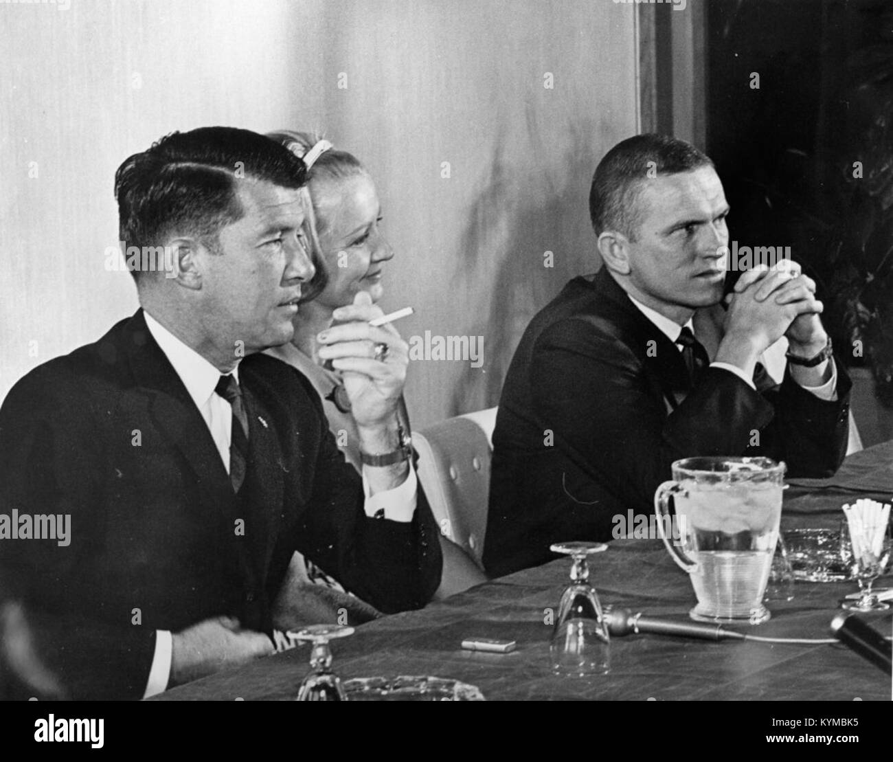 Ein Foto aus der Wally Schirra-Sammlung, das einen bedeutenden Moment im Leben des amerikanischen Astronauten zeigt, der für seine Rolle bei den Missionen Mercury, Gemini und Apollo der NASA bekannt ist. Stockfoto