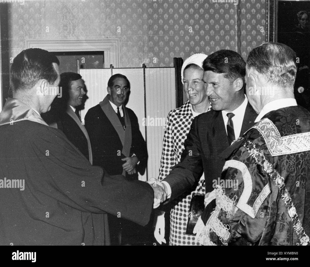 Ein Foto aus der Wally Schirra Kollektion, das einen legendären Moment in Bezug auf die Karriere des Astronauten zeigt. Das Bild fängt Schirra während einer bedeutenden Weltraummission ein. Stockfoto