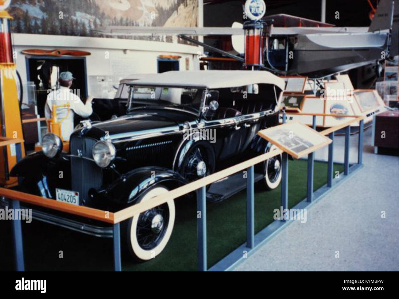 Ein historisches Bild aus dem San Diego Air & Space Museum (SDASM), das ein Luft- oder Raumfahrtthema aus der Mitte des 20. Jahrhunderts zeigt. Das Foto zeigt die bedeutenden technologischen Fortschritte der Epoche. Stockfoto